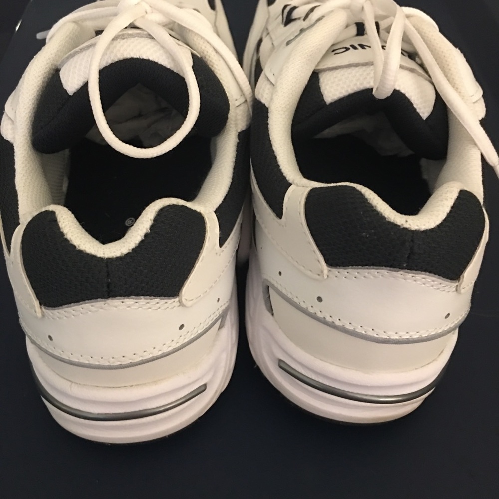 VIONIC Tennis Shoes (Men’s) - Picture 3 of 8